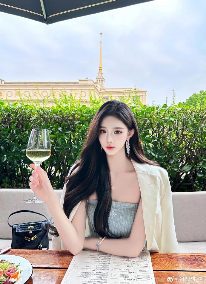 《亡命闺蜜》:一部令人难忘的双女主谍战剧